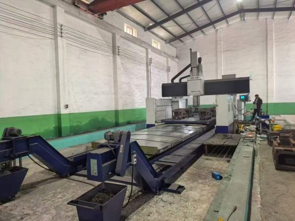 刚刚买下99新中捷龙门GMC2580RV工作台2.5米8米 门宽3..