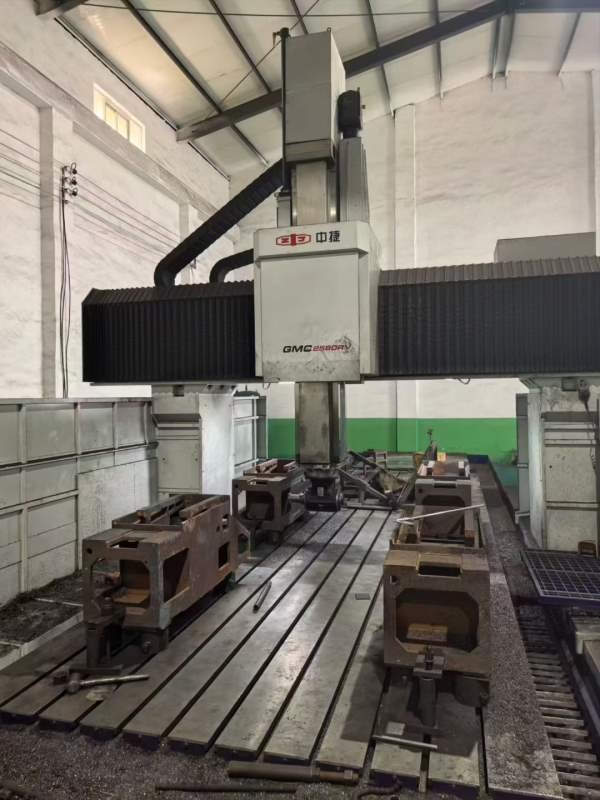 刚刚买下99新中捷龙门GMC2580RV工作台2.5米8米 门宽3..
