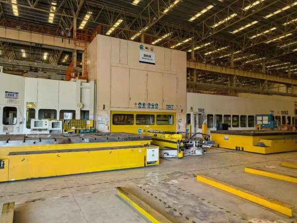 德国舒勒落料线：630吨，配备：开卷，剪板，清洗，校.