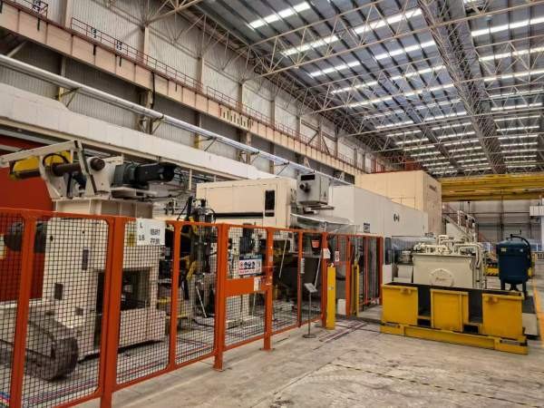 德国舒勒落料线：630吨，配备：开卷，剪板，清洗，校.