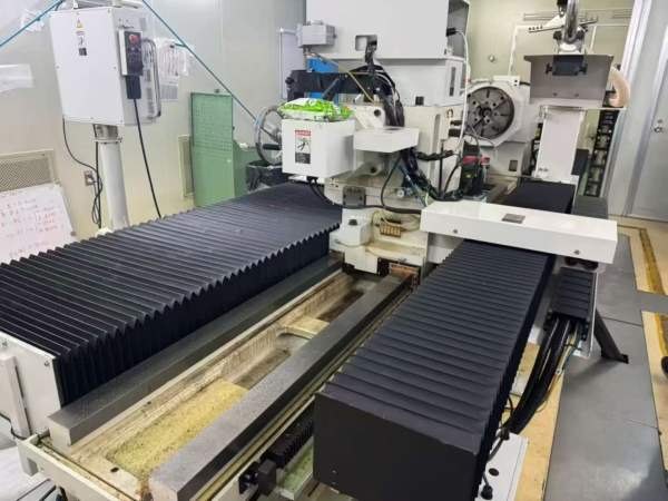 东芝ULR 628超精数控车床可加工辊直径：650 mm小可加.