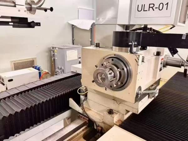 东芝ULR 628超精数控车床可加工辊直径：650 mm小可加.