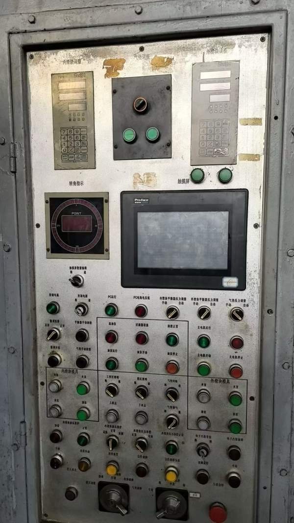 济南二机，四点压力机：LD41300/700，台面4.6/2.5米。.