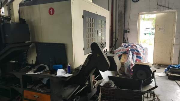 刚刚买下工厂在位，东刚1895加工中心，BT50超大主轴齿.