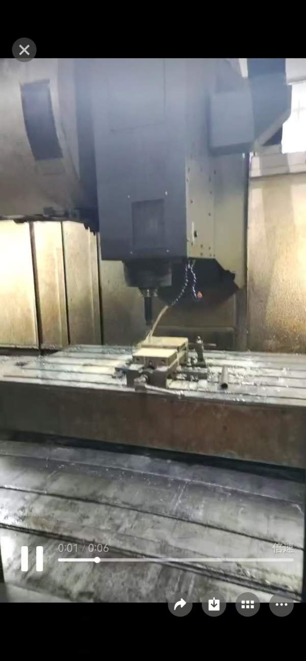 刚刚买下工厂在位，东刚1895加工中心，BT50超大主轴齿.