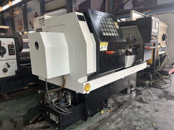 2020年东部大森C6150Q。液压卡盘，加装刀架分水器，加.