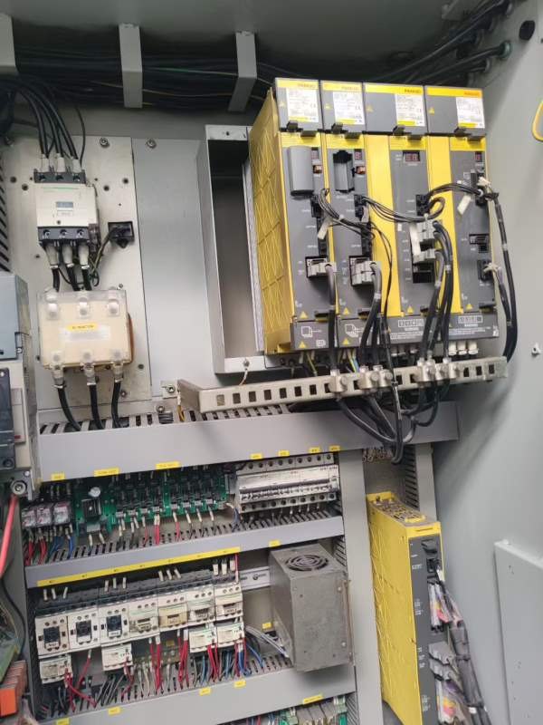 哈挺1000加工中心，三线轨BT40主轴8000转，阿尔法驱动.