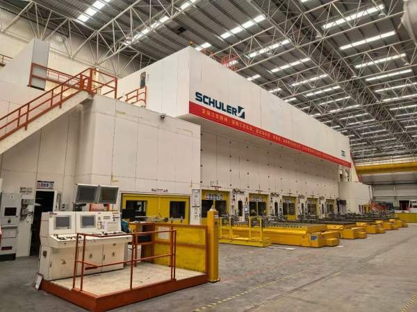 德国舒勒产2014年产，高速四点锻压线7300吨。2500吨/1.