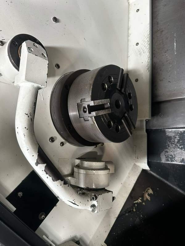 威亚E200C数控车回转直径:550mm，加工直径350，车削长.