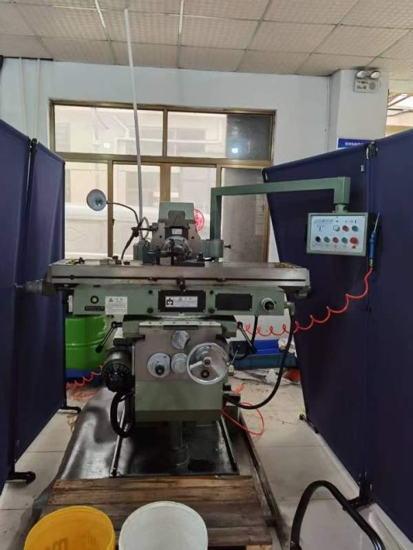 的靓货:安徽新诺X6132B万能铣床，到无锡仓库，低价