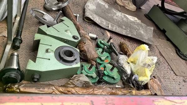 的靓货:安徽新诺X6132B万能铣床，到无锡仓库，低价