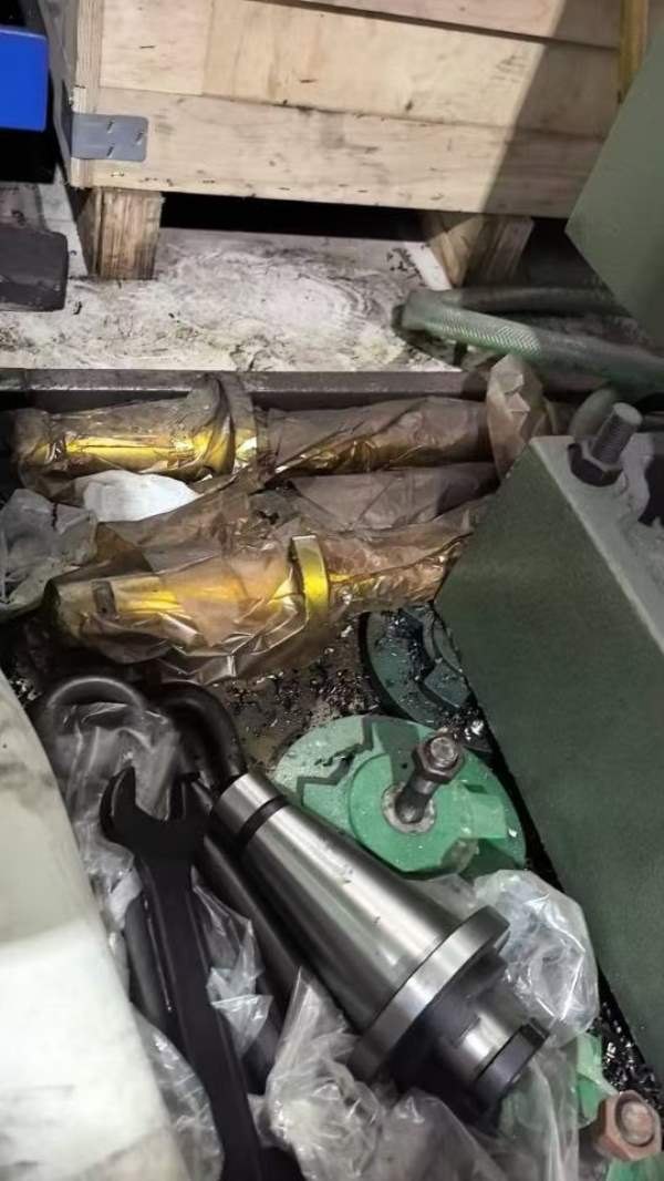 的靓货:安徽新诺X6132B万能铣床，到无锡仓库，低价