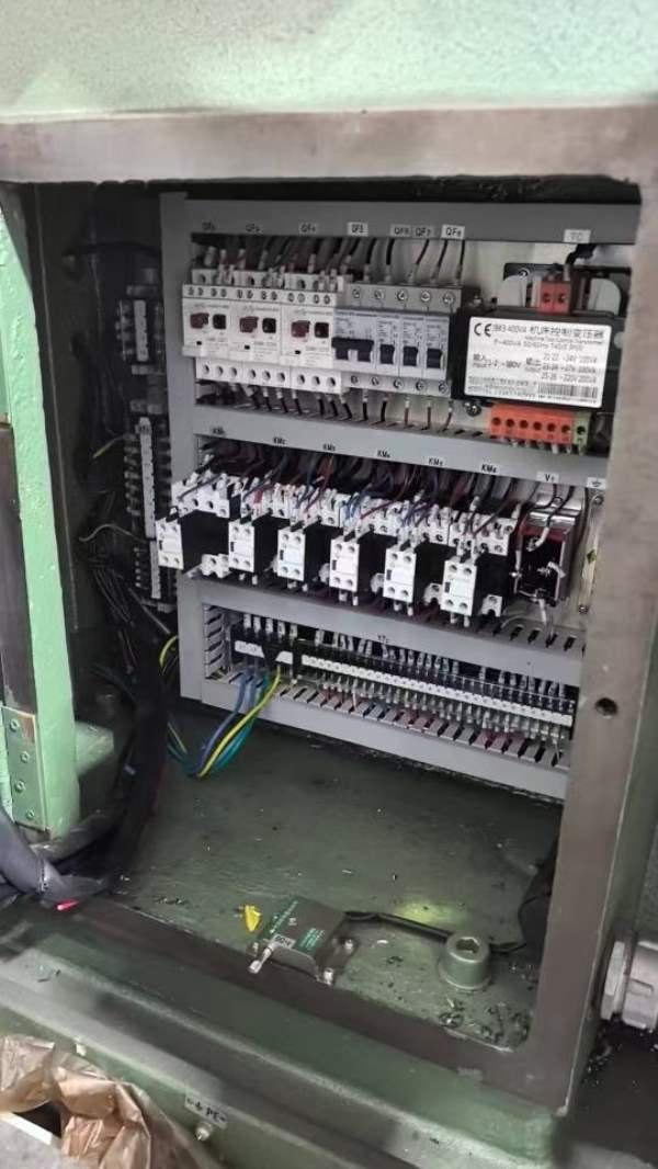 的靓货:安徽新诺X6132B万能铣床，到无锡仓库，低价