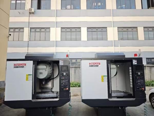 后一台基本全新德扬700钻功中心、工作台850/400行程70.