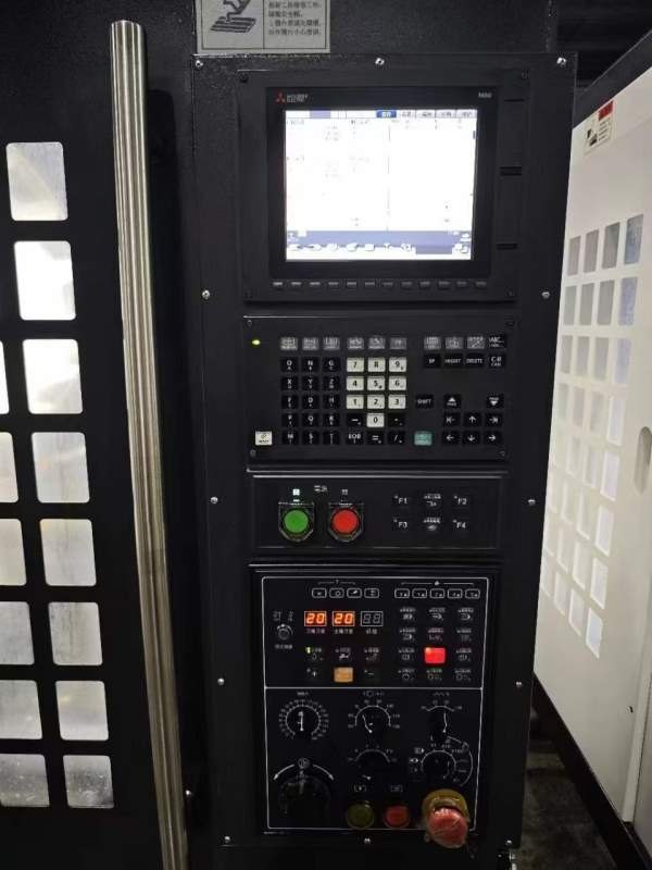 后一台基本全新德扬700钻功中心、工作台850/400行程70.