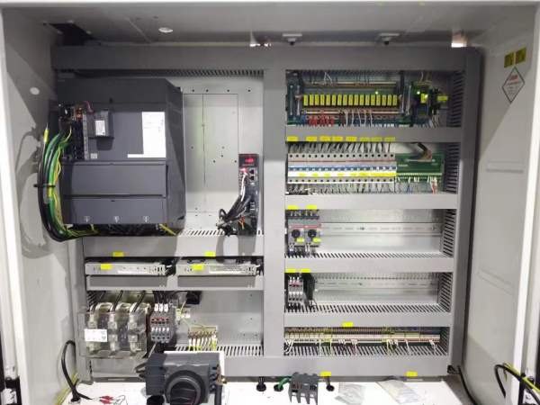 后一台基本全新德扬700钻功中心、工作台850/400行程70.