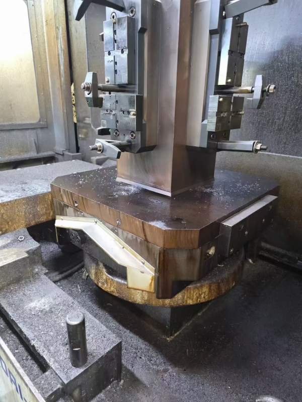 韩国原装进口威亚630卧加，双工位，2010年10月，BT50.