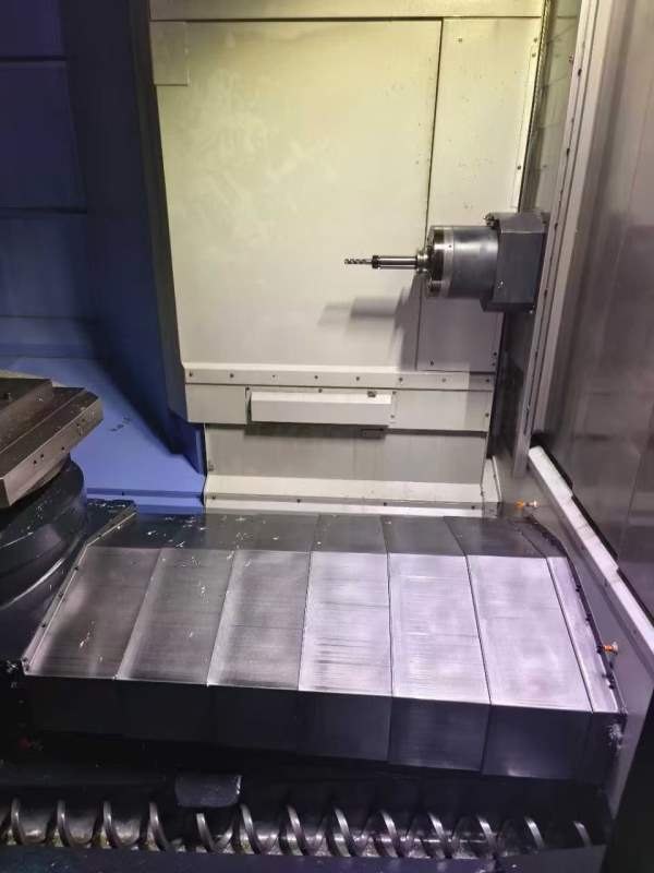 韩国斗山NHP-8005卧式双工位加工中心，2024年出厂工作.