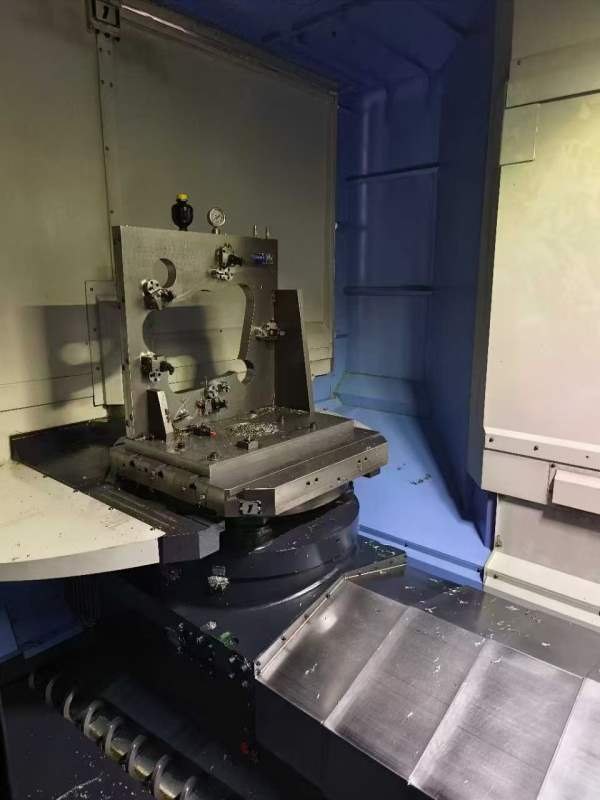 韩国斗山NHP-8005卧式双工位加工中心，2024年出厂工作.