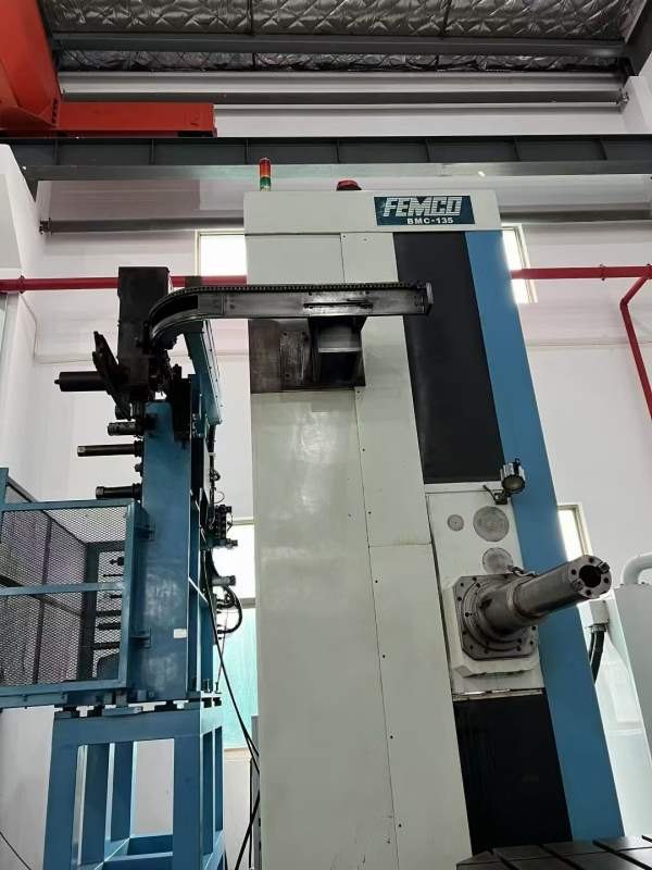 台湾远东数控镗铣床BMC-135，远东130，BT50主轴带齿轮.