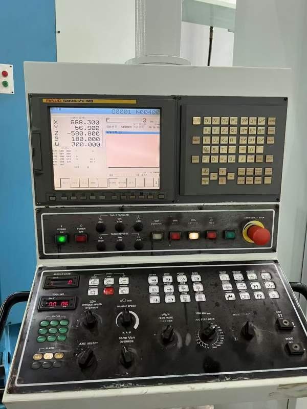 台湾远东数控镗铣床BMC-135，远东130，BT50主轴带齿轮.