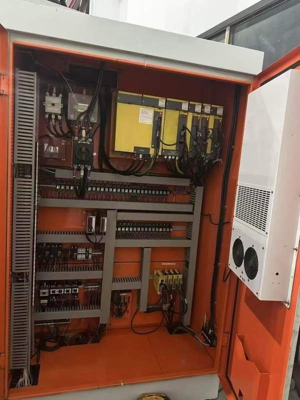 台湾远东数控镗铣床BMC-135，远东130，BT50主轴带齿轮.