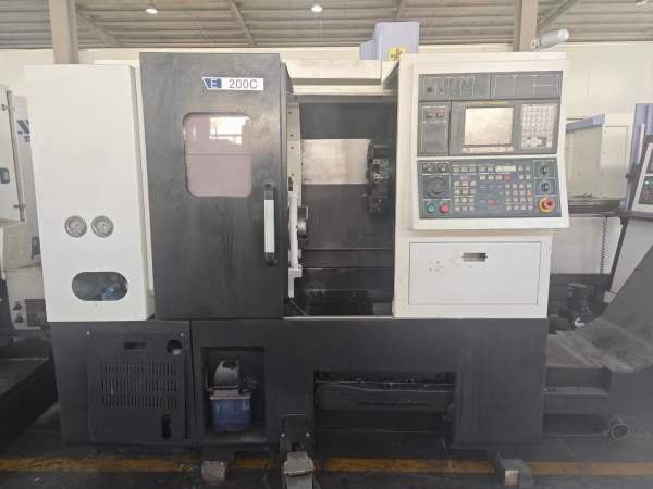2016年威亚200c数控车床，8寸卡盘，12工位刀塔，线轨.