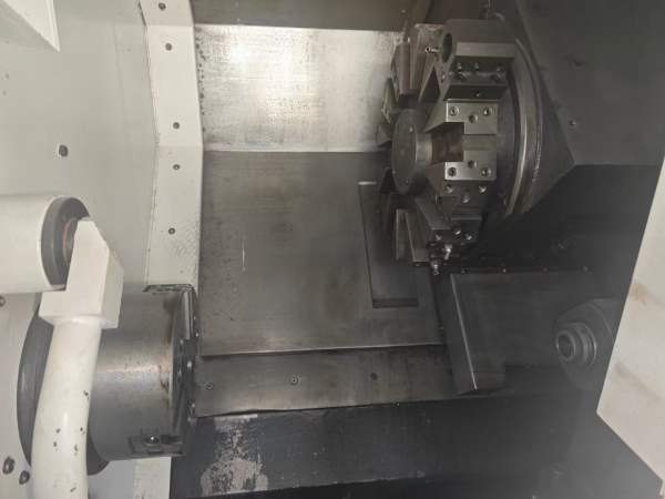 2016年威亚200c数控车床，8寸卡盘，12工位刀塔，线轨.