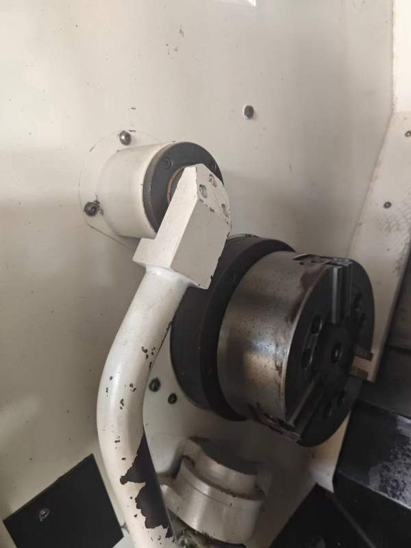 2016年威亚200c数控车床，8寸卡盘，12工位刀塔，线轨.