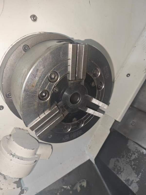 2016年威亚200c数控车床，8寸卡盘，12工位刀塔，线轨.