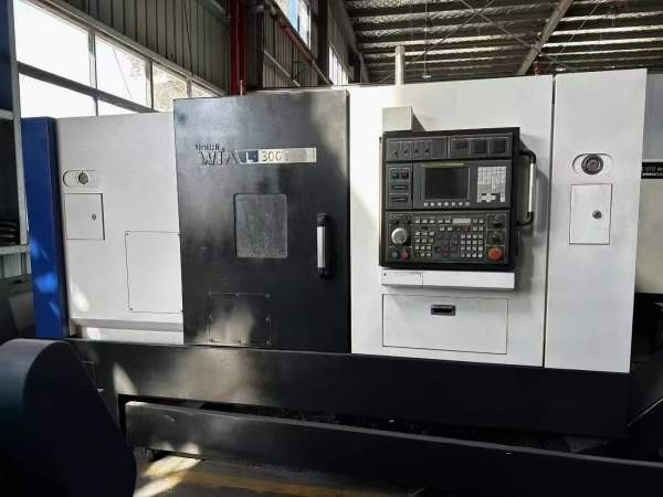 韩国原装威亚300C，15寸液压卡盘，12工位刀塔，带尾座.