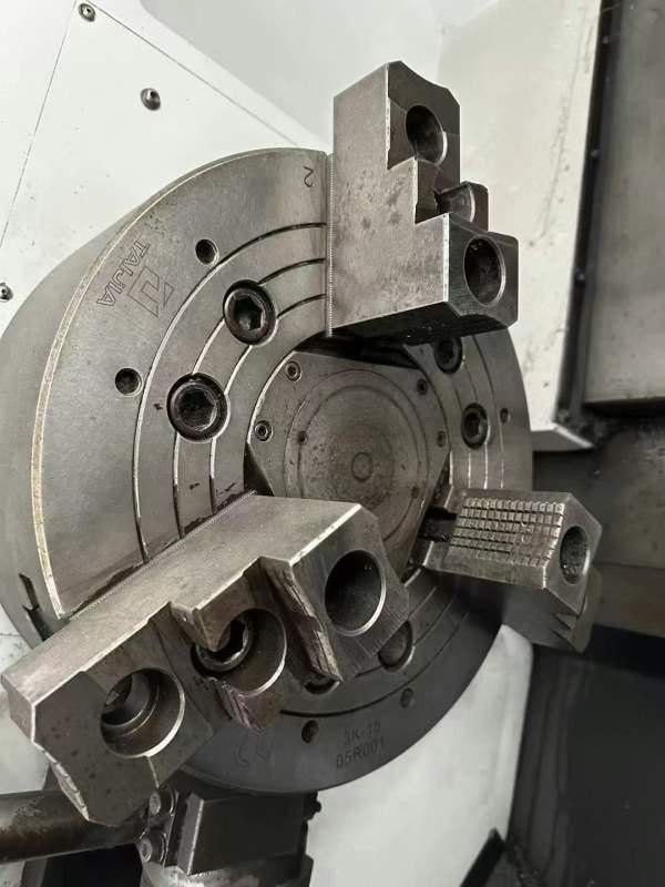 韩国原装威亚300C，15寸液压卡盘，12工位刀塔，带尾座.