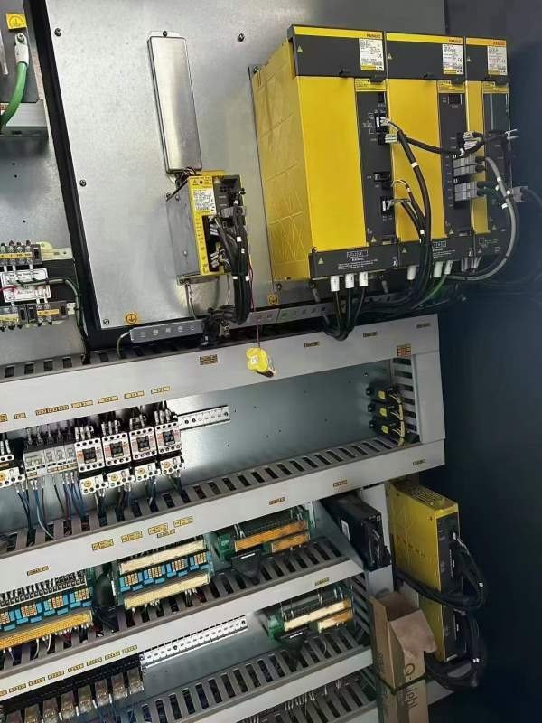 韩国原装威亚300C，15寸液压卡盘，12工位刀塔，带尾座.