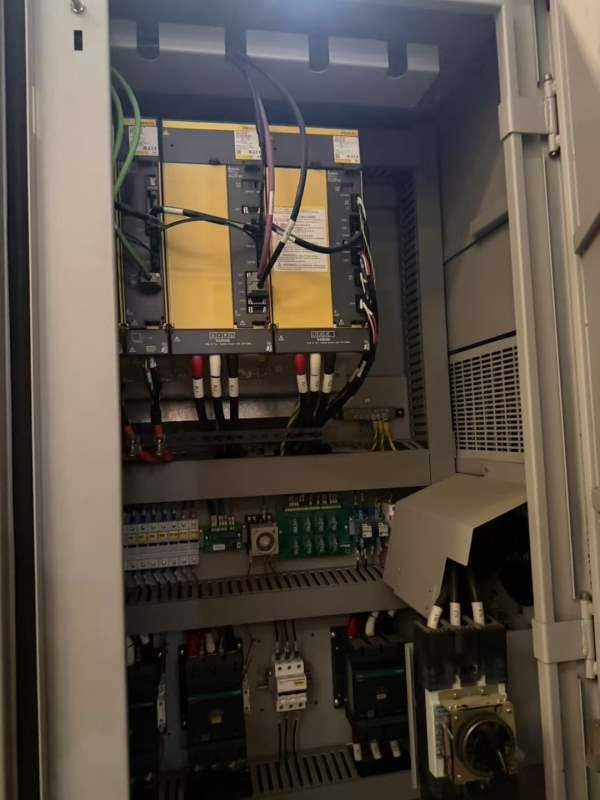 （425图片2台）四川工厂买下8台台湾威立龙门加工中心2.