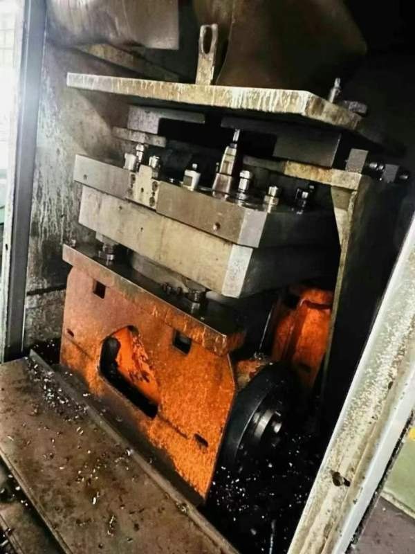 海天四米数控龙门加工中心在位出售，同款三台产地：宁.