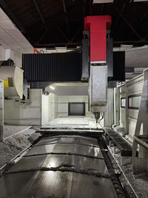 新买3020龙门一台，工作台1.8米3米，门宽2.05米，门高.