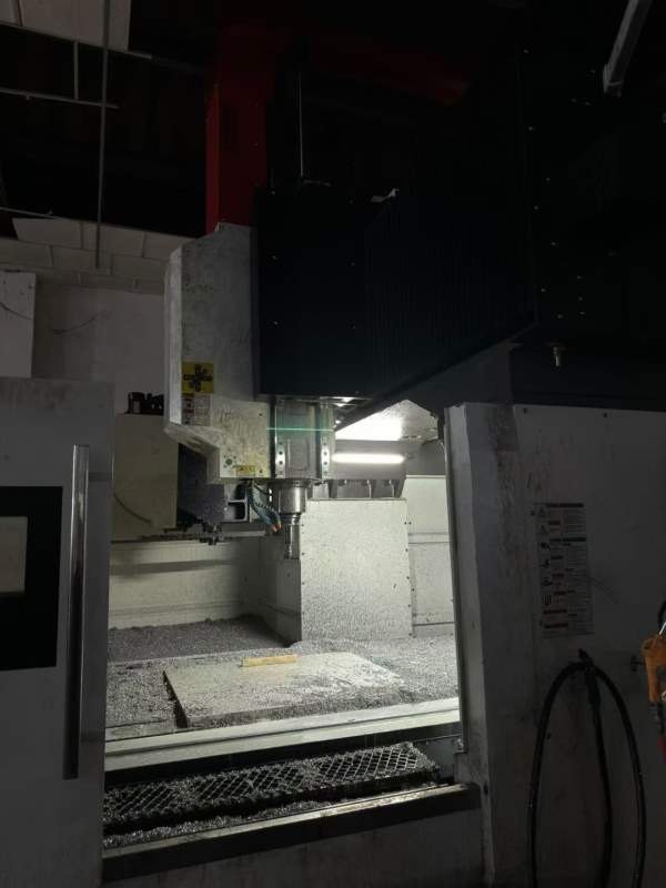 新买3020龙门一台，工作台1.8米3米，门宽2.05米，门高.