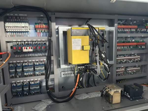 2023年海天GLU1321Plus龙门加工中心。工作台1.3米2.2.