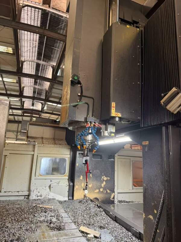 421图片3台）四川工厂买下8台台湾威立龙门加工中心202.