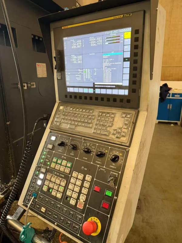 421图片3台）四川工厂买下8台台湾威立龙门加工中心202.