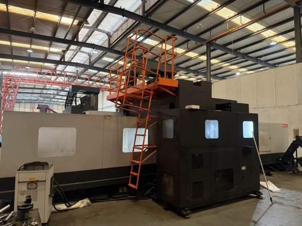 421图片3台）四川工厂买下8台台湾威立龙门加工中心202.