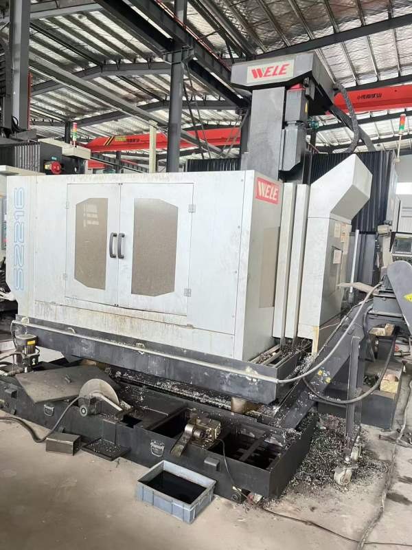 西安工厂崴立216同款两台。工作台1.5x2米。门宽1.7米.