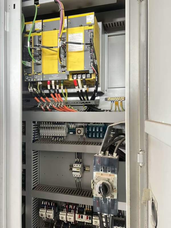 西安工厂崴立216同款两台。工作台1.5x2米。门宽1.7米.