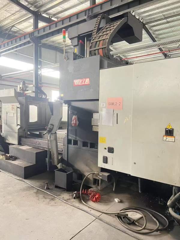 西安工厂崴立216同款两台。工作台1.5x2米。门宽1.7米.