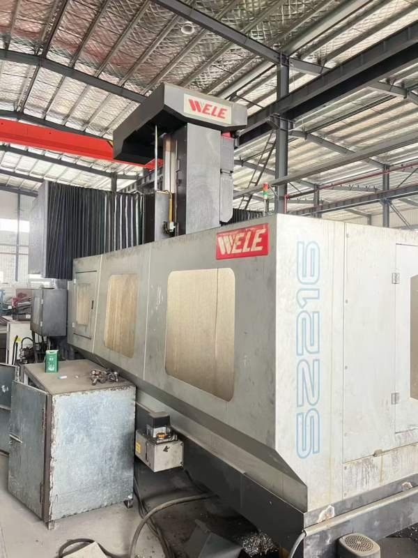 西安工厂崴立216同款两台。工作台1.5x2米。门宽1.7米.