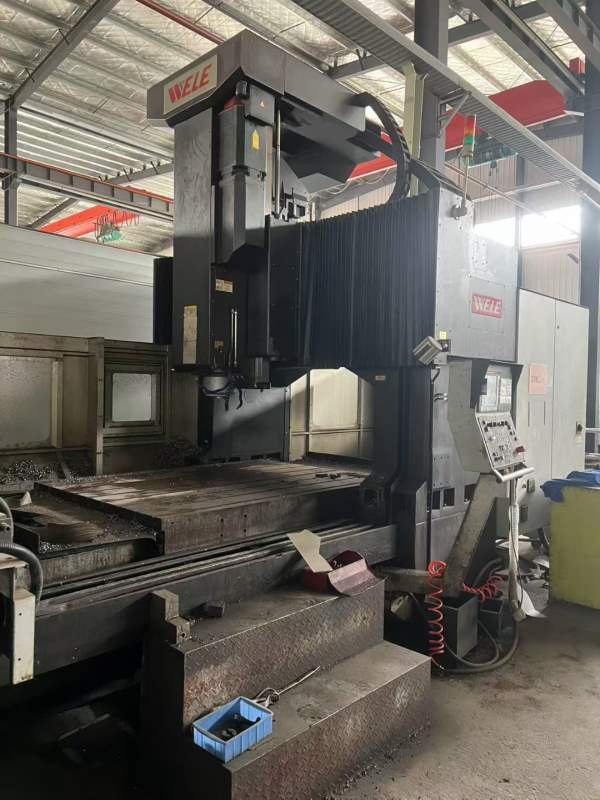 西安工厂崴立216同款两台。工作台1.5x2米。门宽1.7米.