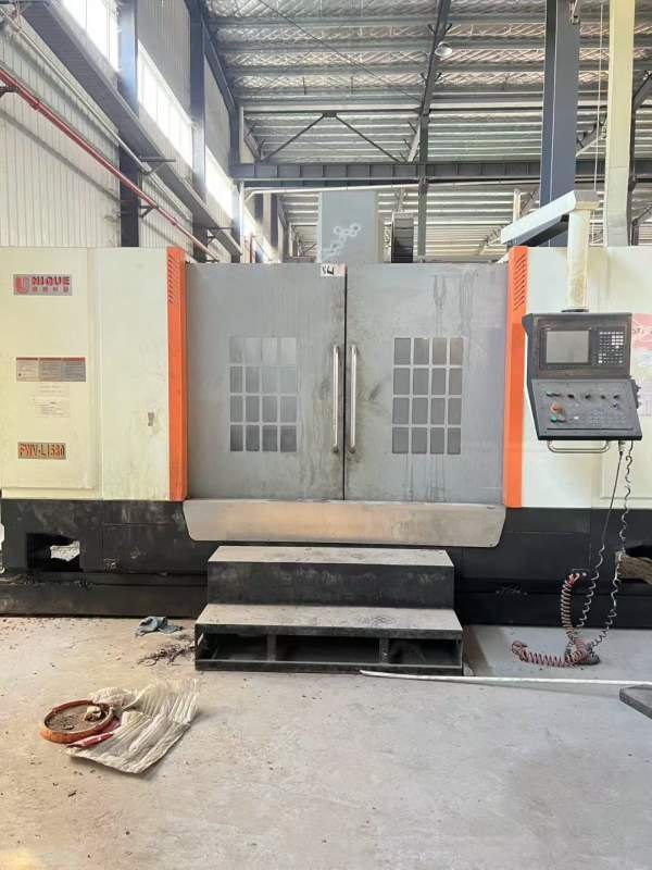 西安工厂佛威1580立式加工中心，工作台，主轴BT50齿轮.