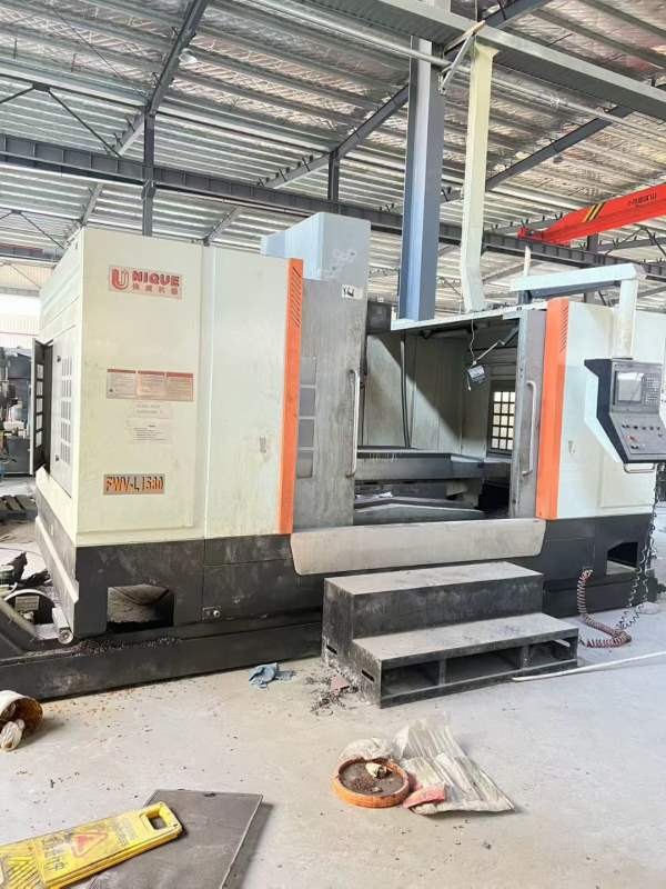 西安工厂佛威1580立式加工中心，工作台，主轴BT50齿轮.