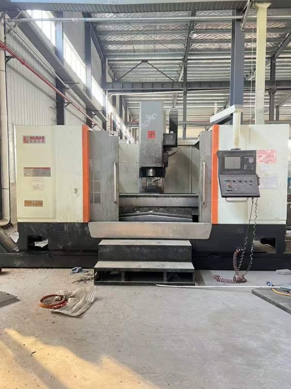 西安工厂佛威1580立式加工中心，工作台，主轴BT50齿轮.