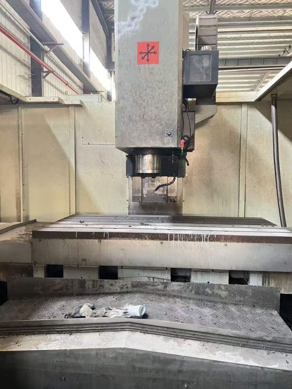 西安工厂佛威1580立式加工中心，工作台，主轴BT50齿轮.